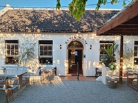 fully licensed restaurant swellendam - 1