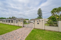 8 bedroom guest house - 1
