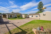 8 bedroom guest house - 2