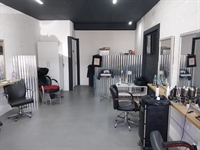 established hair salon busy - 1